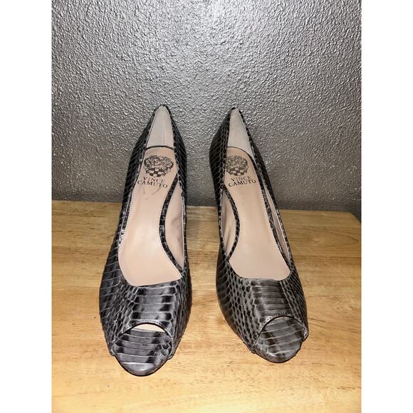 Vince Camuto Kiley Snake Print Peep Toe Heels Gray Black Size 9M 3.5” NWOB - Picture 2 of 13